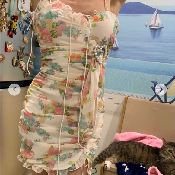 Floral dress. - Picture 3 of 7